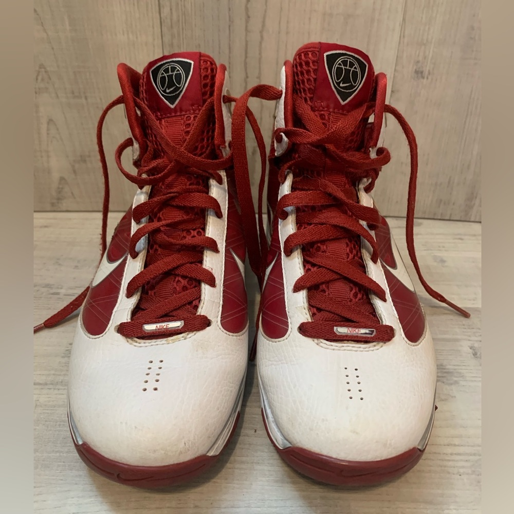 Nike Basketball Shoe size 5.5 (big boy)